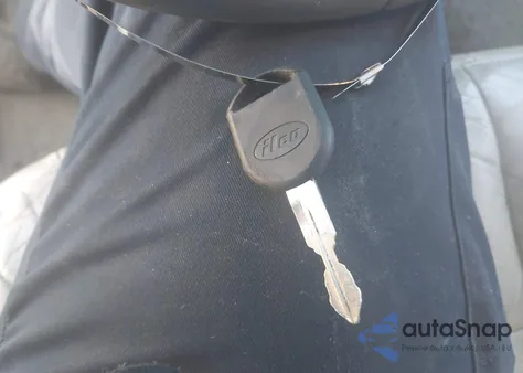 2005 Mercury Grand Marquis Ls/Lse from USA, damaged, VIN 2MEFM75W95X648724